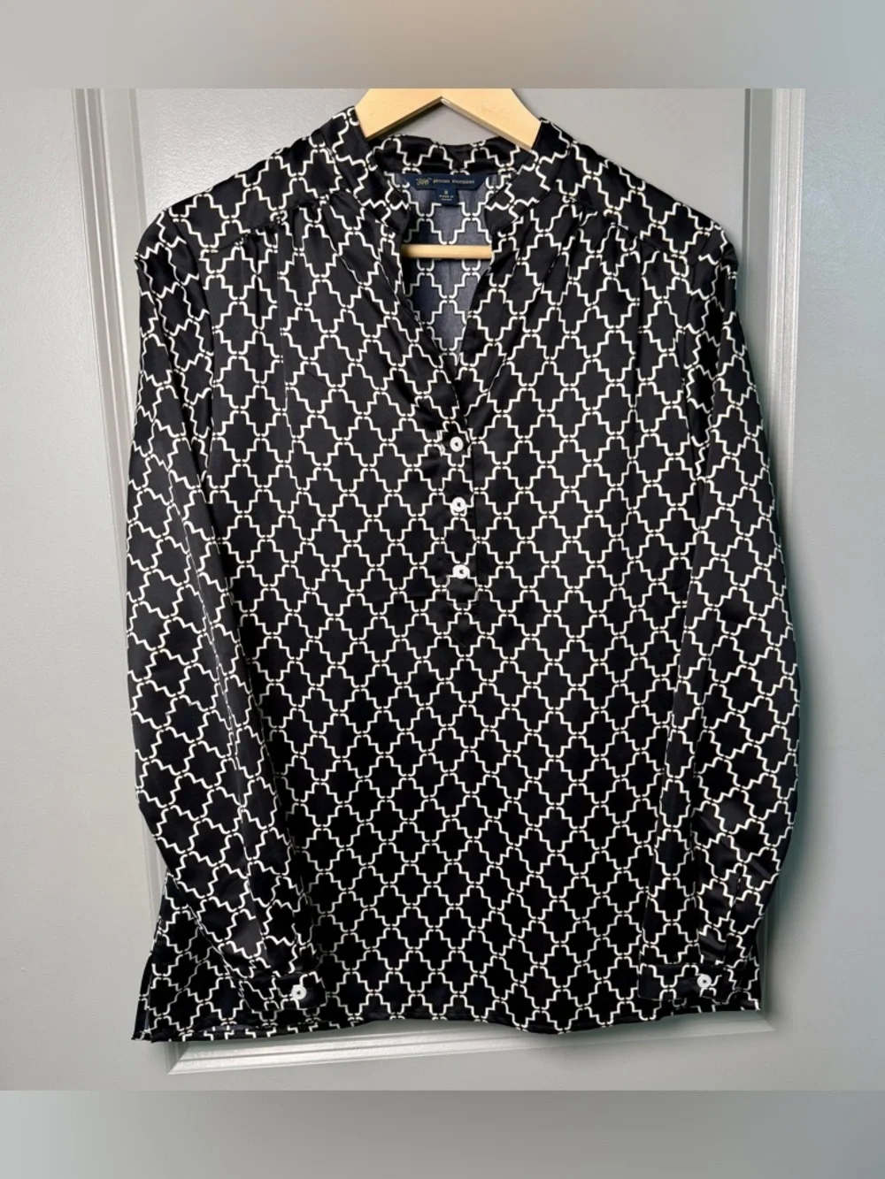 Brooks Brothers “346” Satin Geo Print Blouse Preppy | Black & White | Size 8 - Picture 1 of 7